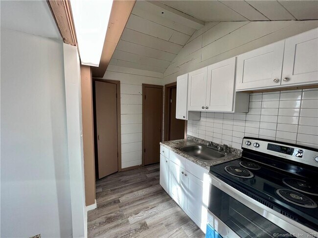 Building Photo - 39-41 Waterbury Rd