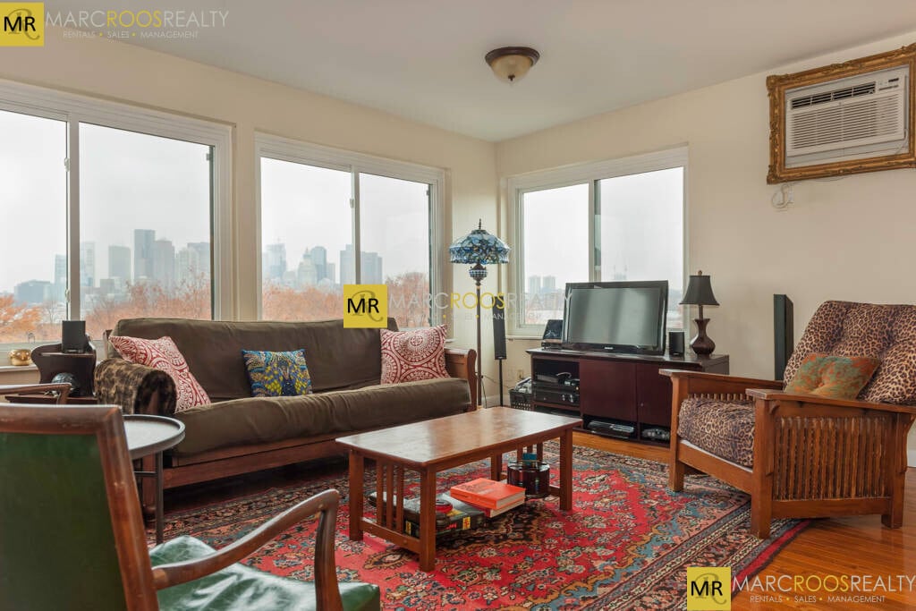 Building Photo - 140 Marginal St