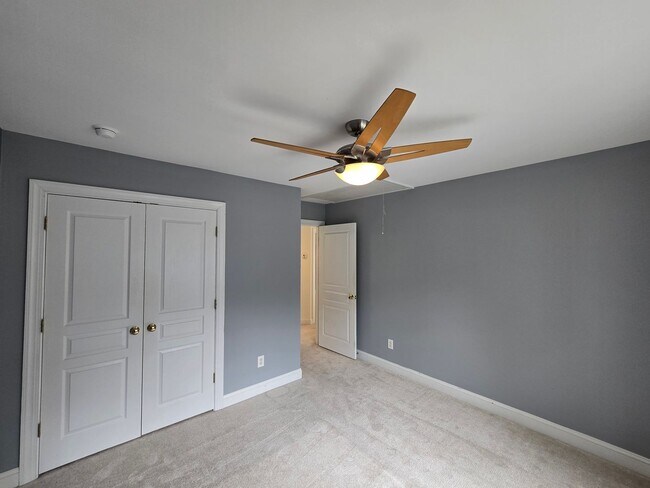 Building Photo - Stylish 3BR, 3BA Townhouse – Prime Location Near Durham & Chapel Hill!