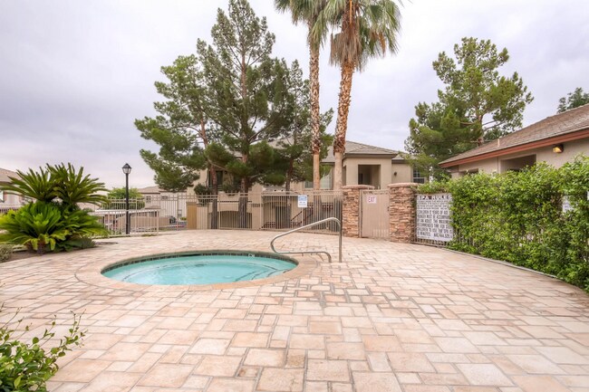 Building Photo - First-Floor 3BR/2BA Gated Condo with Resor...