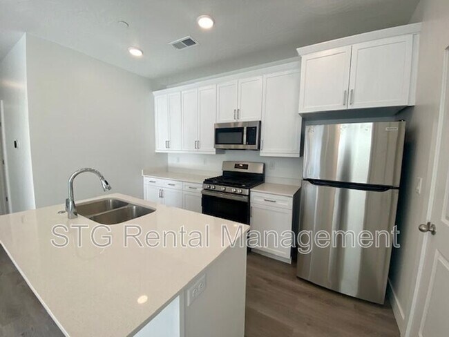 Building Photo - 5801 S Garnet Dr