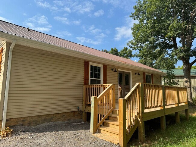 Building Photo - Great Location! 3Bd/2Ba Remodeled Home on ...