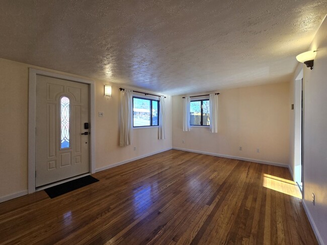 Building Photo - 3509 Pueblo Dr