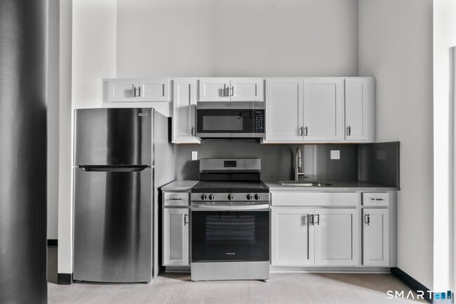 Building Photo - 480 Myrtle St