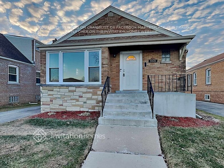 Building Photo - 9024 S Albany Ave