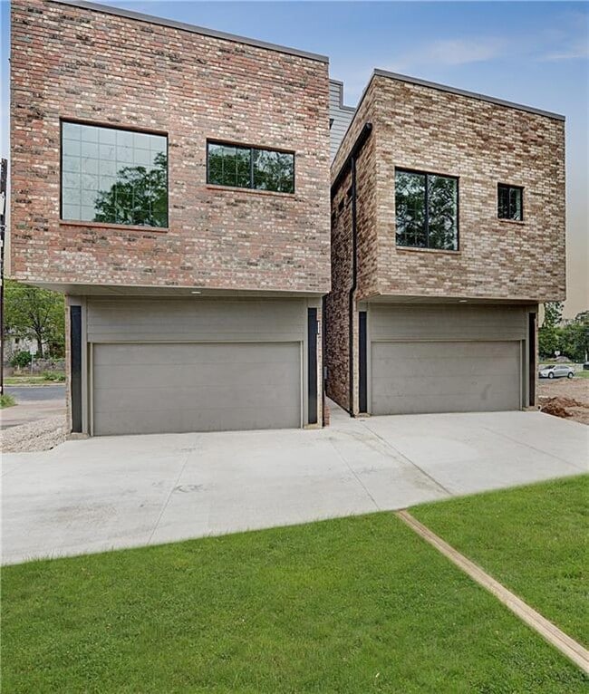 Building Photo - 806 Lydia St