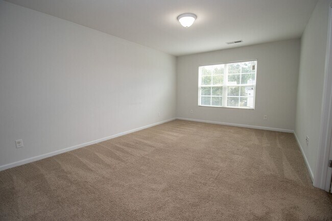 Building Photo - 22 Routhland Ct