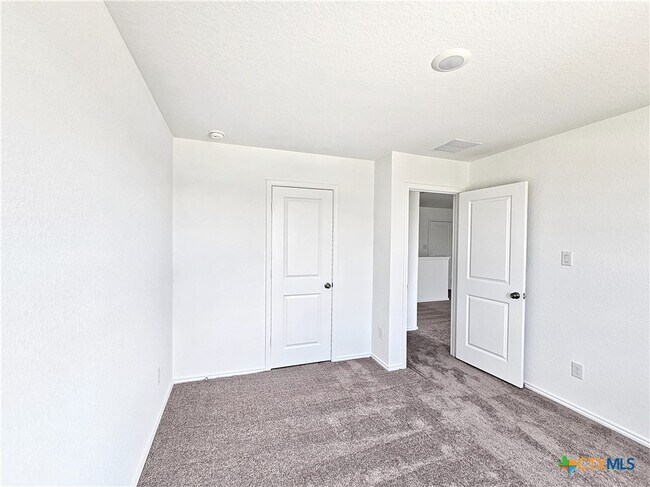 Building Photo - 805 Riviera Ct