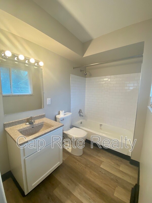 Building Photo - 26 S Hampton Rd