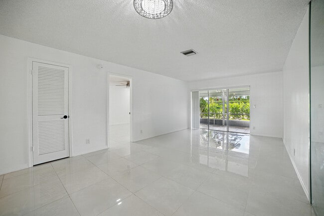 Building Photo - 5242 Privet Pl