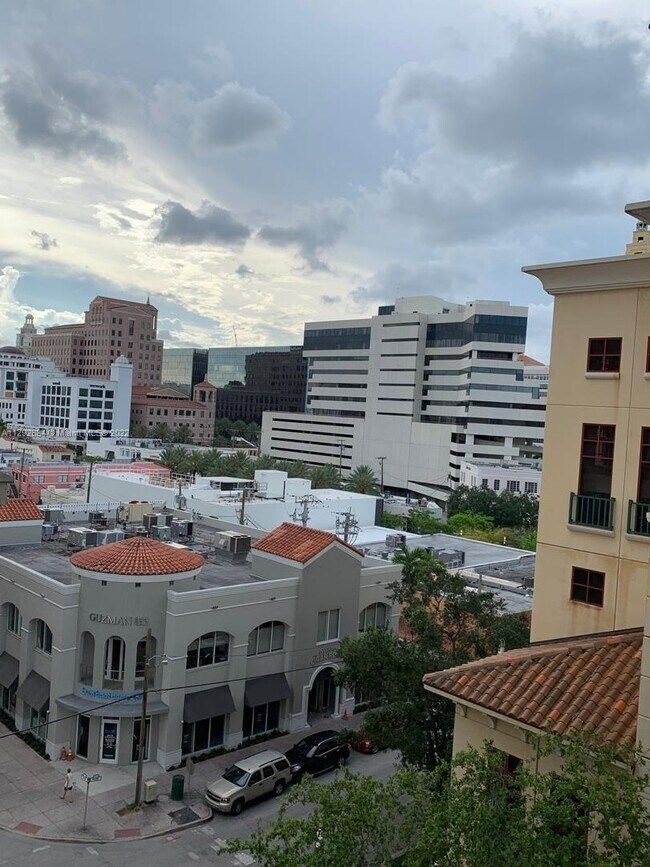 Building Photo - 10 Aragon Ave