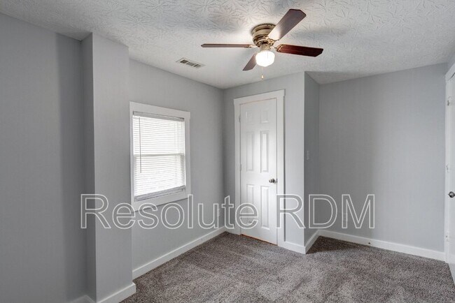 Building Photo - 743 Cottage Ave