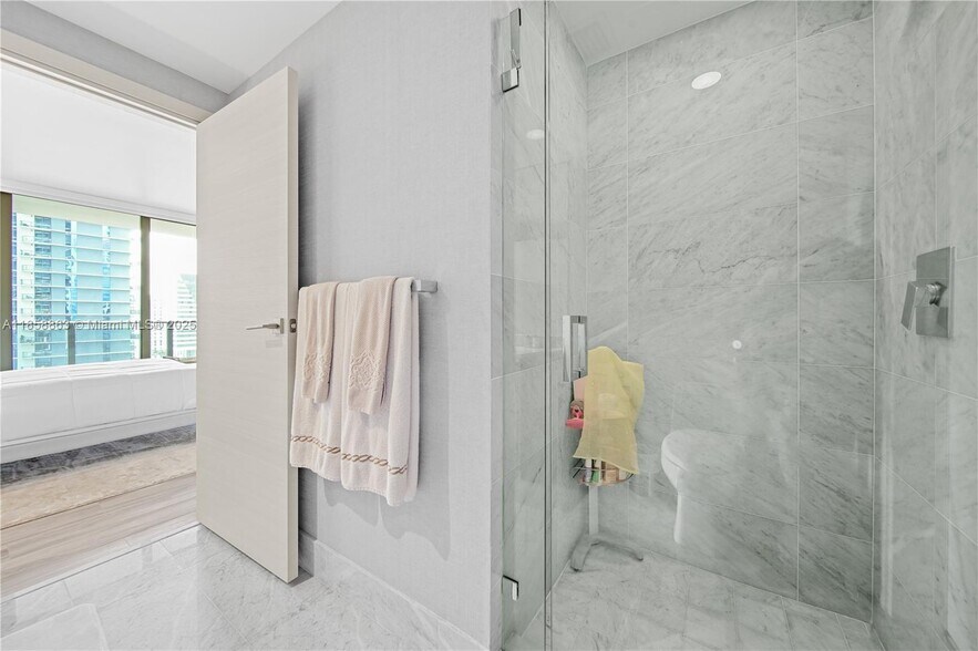 Building Photo - 801 S Miami Ave