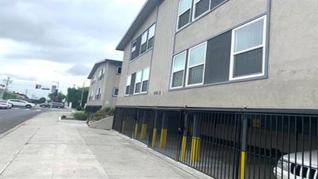 Building Photo - 803 S Crenshaw Blvd