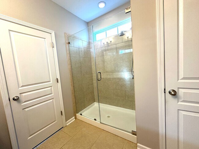 Building Photo - 4640 Blackmuir Wood Cir