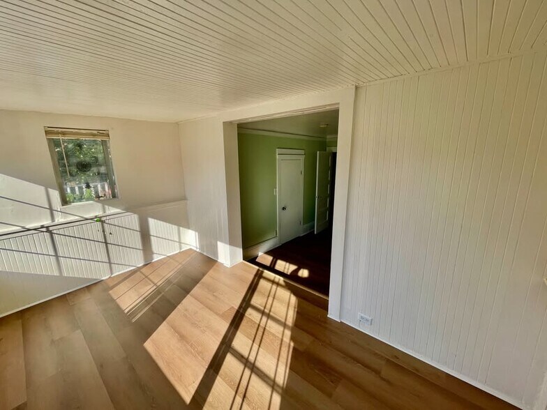 Building Photo - 475 Newton Ave