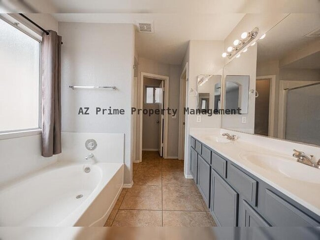 Building Photo - 5014 W Ponderosa Ln