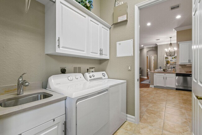 Building Photo - 167 Arklow Ave