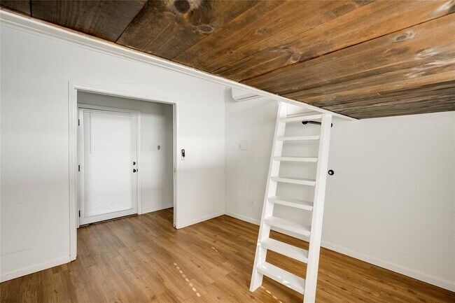 Building Photo - 2713 Sweeney Ln