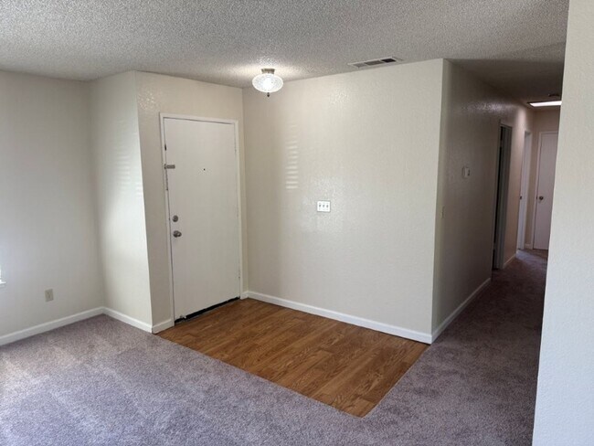 Building Photo - 2766 Applewood Dr