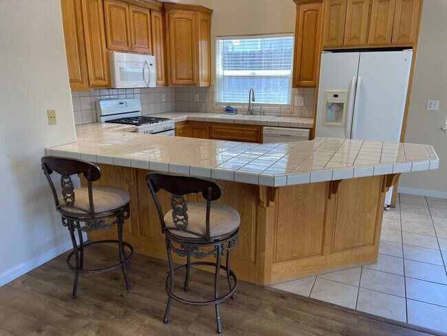 Building Photo - 143 Goldenwest Ct