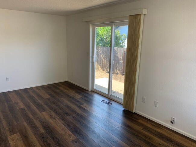 Building Photo - Newly updated 3-bedroom, 2-bathroom duplex...