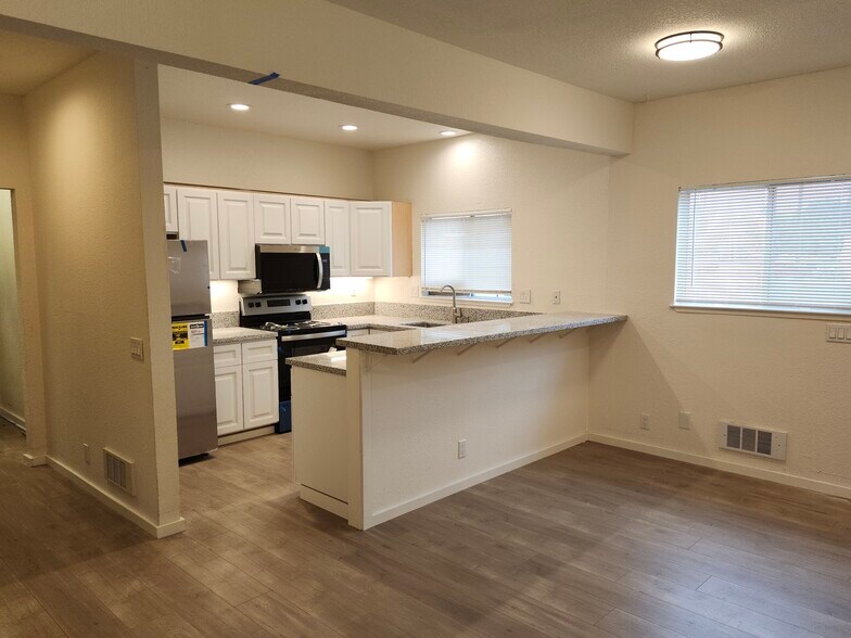 Building Photo - 402 S Laurel St