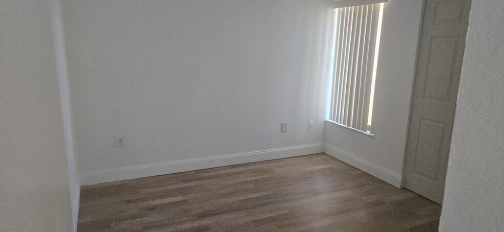 Building Photo - 6325 SW 138th Ct