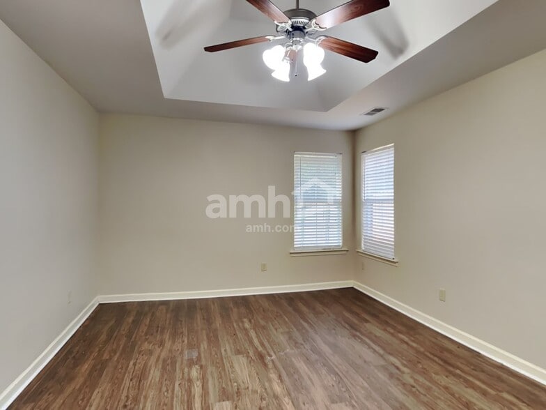 Building Photo - 5927 Peterson Ridge Ln