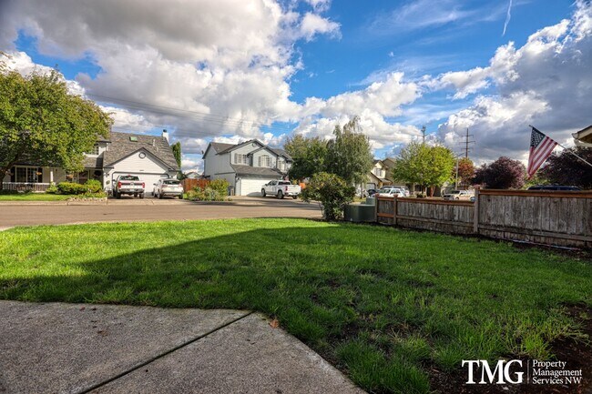 Building Photo - **MI Special: Feb Rent Free!!** 4 Bed 2.5 Bath Home Near Parks, Shopping, and Dining. Main Level ...