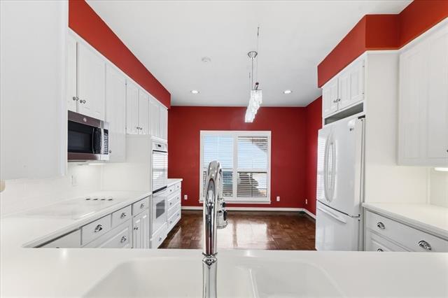 Building Photo - 22 1 Main Pl