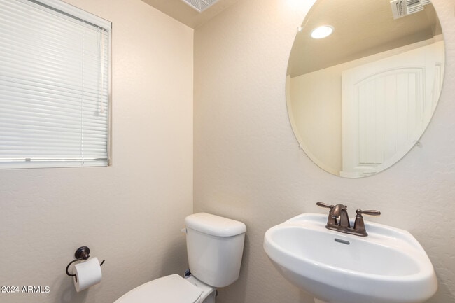 Building Photo - 3464 S Bluejay Dr