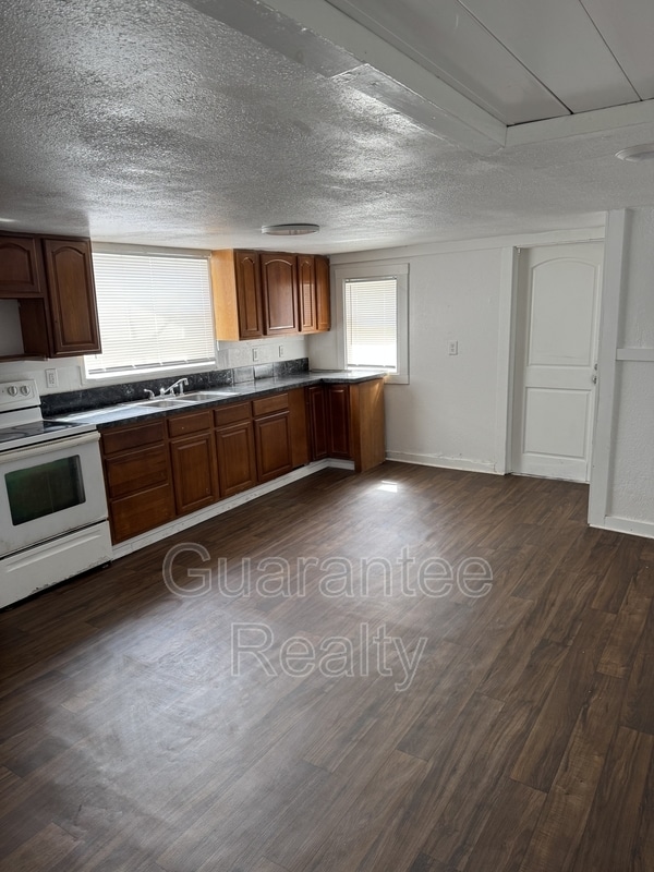 Building Photo - 39 28th St