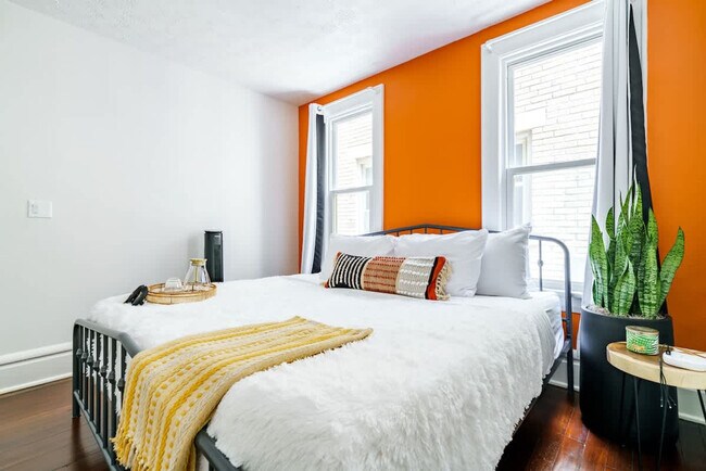 Building Photo - 33 Lundy St