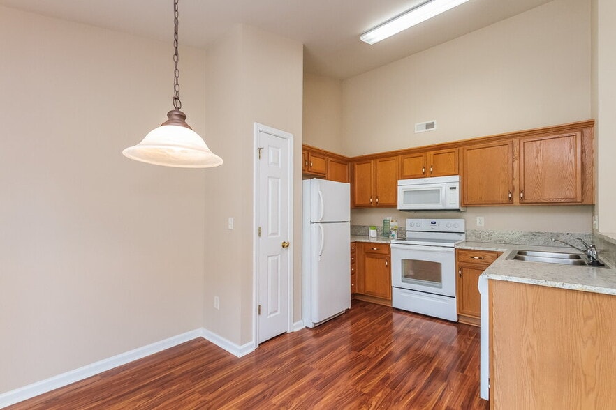 Building Photo - 2909 Deep Cove Dr NW