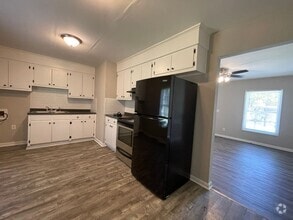 Building Photo - DISTRICT 6 - 3 bedroom - Tour today!