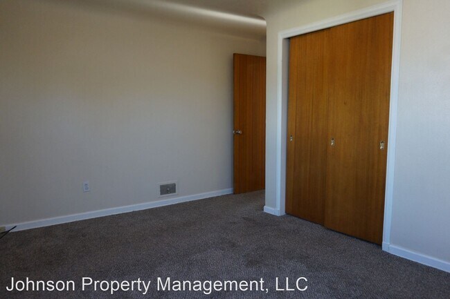 Building Photo - 3 br, 2 bath House - 2427 W. Rockwell Ave.