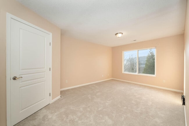 Building Photo - 2215 Rolling Hills Dr