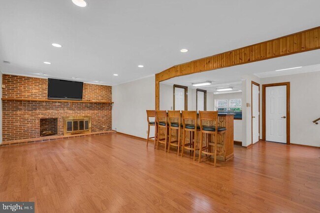 Building Photo - 15 Teddington Way
