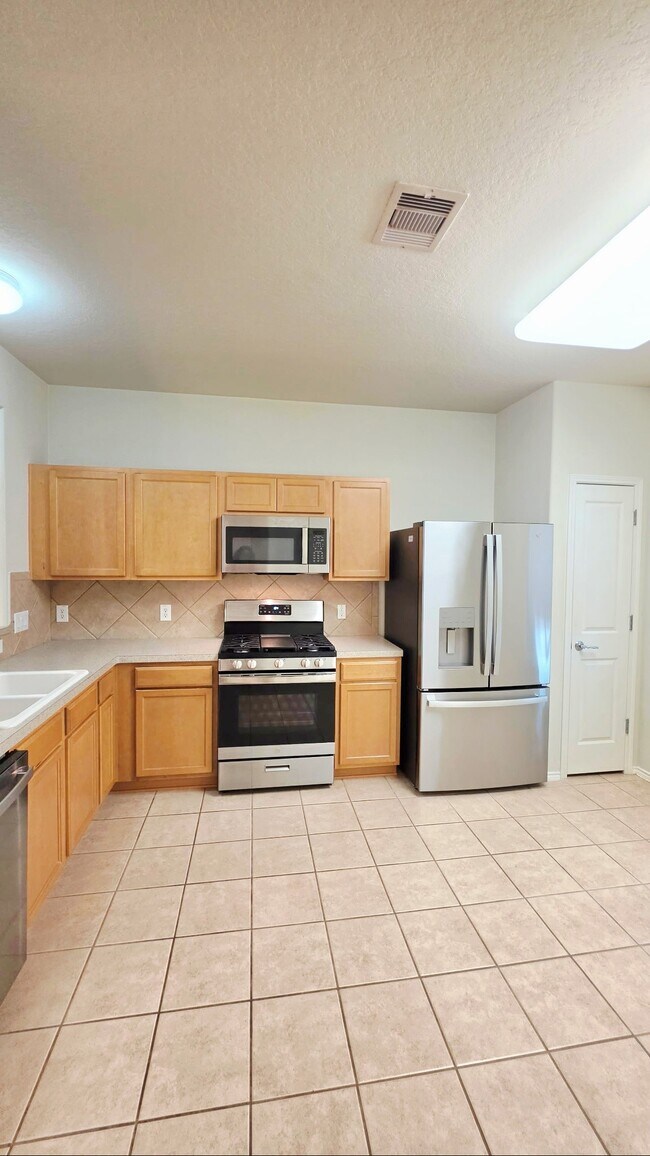Building Photo - 23611 Wildwood Green Way