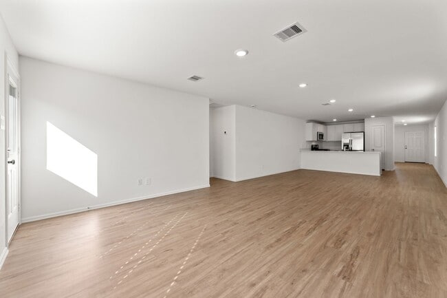 Building Photo - 17747 Pemswood Dr