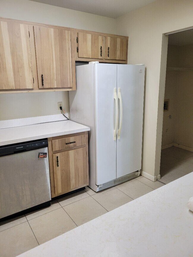 Building Photo - 130 Lake Pine Cir