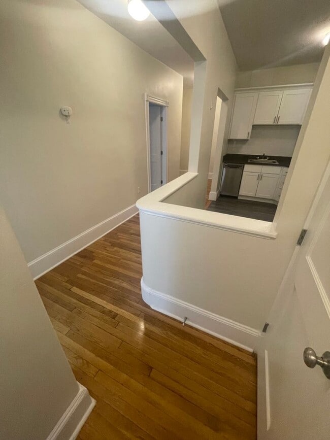 Building Photo - 9/1 No Fee! Spilt-style 3BR on Beacon St near Wash Sq/Coolidge