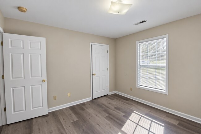 Building Photo - 424 Blake Cir