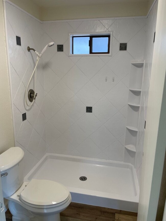 Building Photo - REMODELED DUPLEX CLOSE TO DOWNTOWN IN S. N...