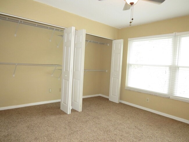 Building Photo - LAKE FOREST WATERFRONT 3 BEDROOM 2.5 BATHROOM