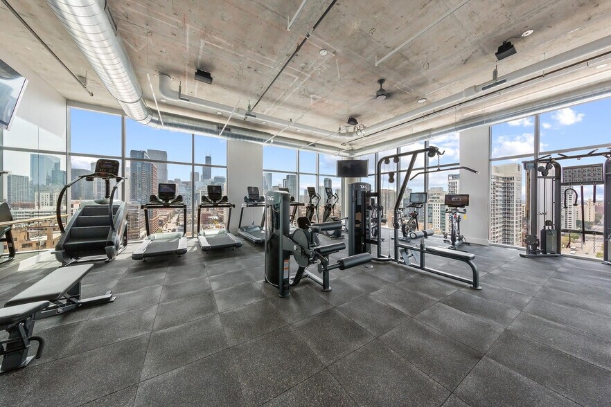 Building Photo - 808 N Wells St