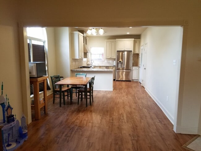 Building Photo - 3 bedroom home in Acadiana Place subdivision