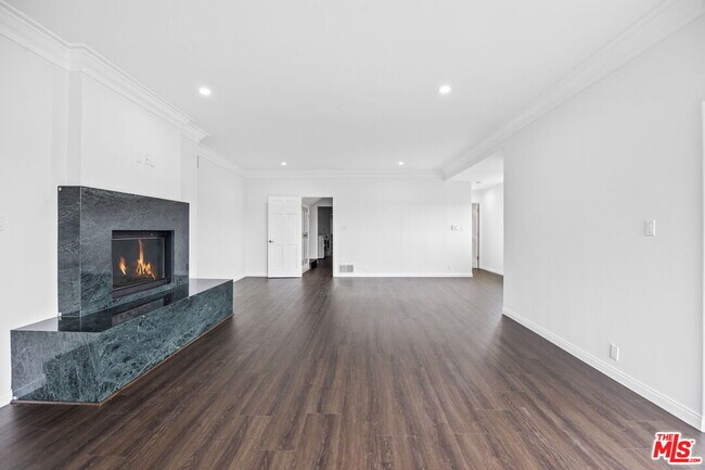 Building Photo - 350 Chautauqua Blvd