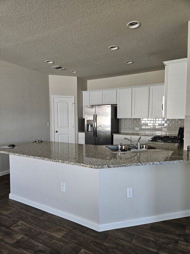 Building Photo - 4-Bedroom Home for Lease – Hutto, TX